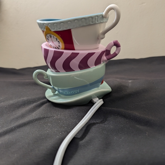 Disney Alice in Wonderland Scentsy Warmer - Picture 5 of 7